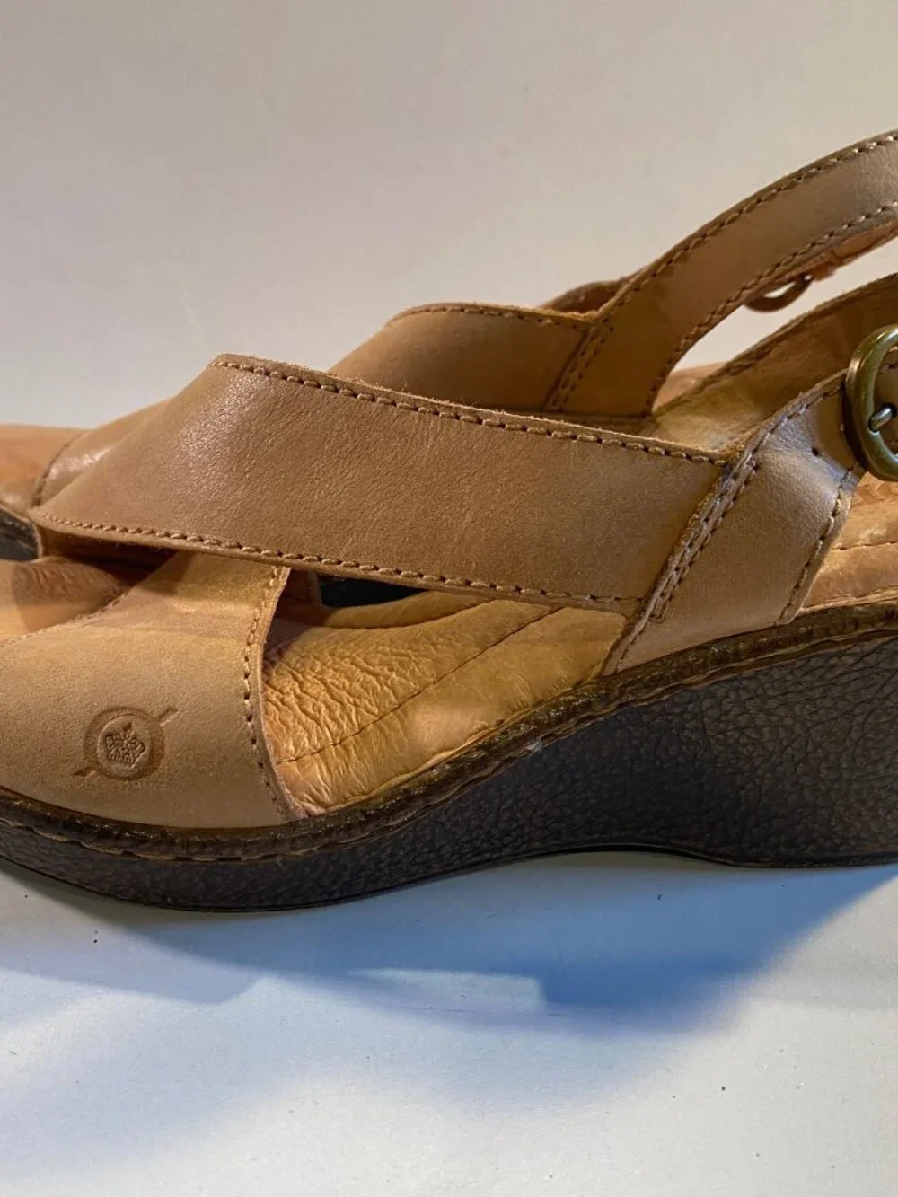 Born - Sz 7M - Ashley Wedge F01706 Sandals